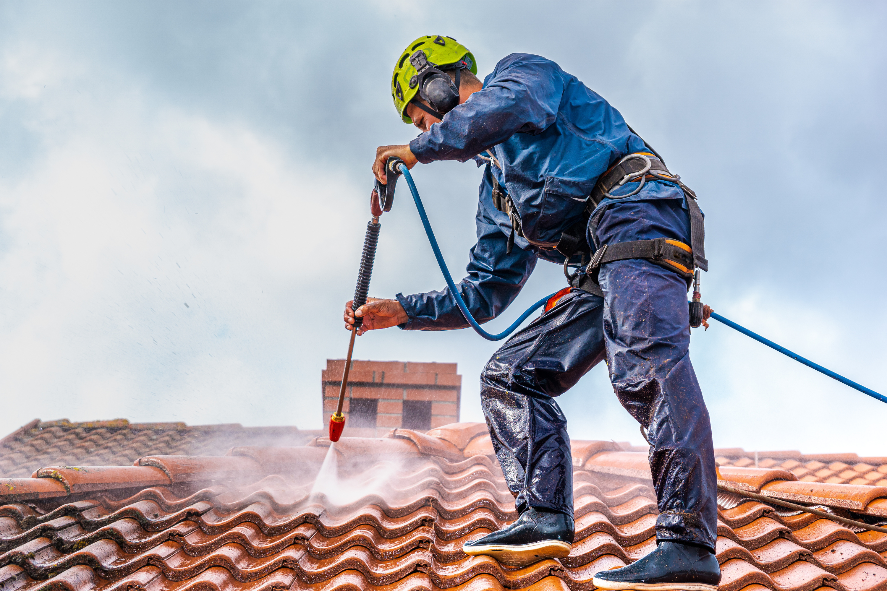 The Benefits of Professional Roof Cleaning Services