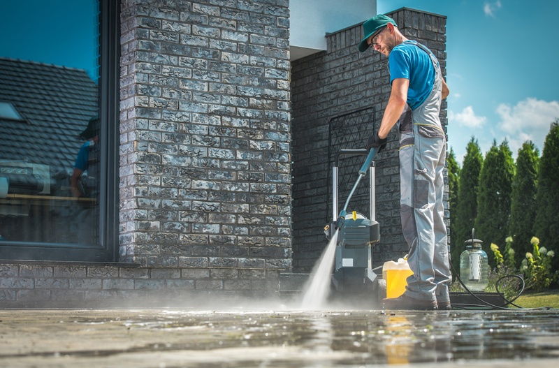 Driveway Cleaning: Tips and Tricks for Residents of Lake Worth