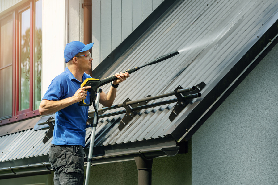 Understanding Roof Pressure Cleaning for Boynton Beach Homeowners